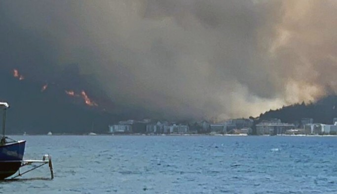 Marmaris'te de orman yangını: Evler oteller tehdit altında ...